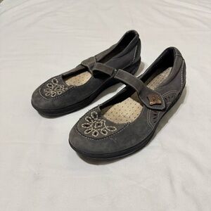 Skechers Mary Jane Flats Womens Size 7.5 Gray Leather Embroidered